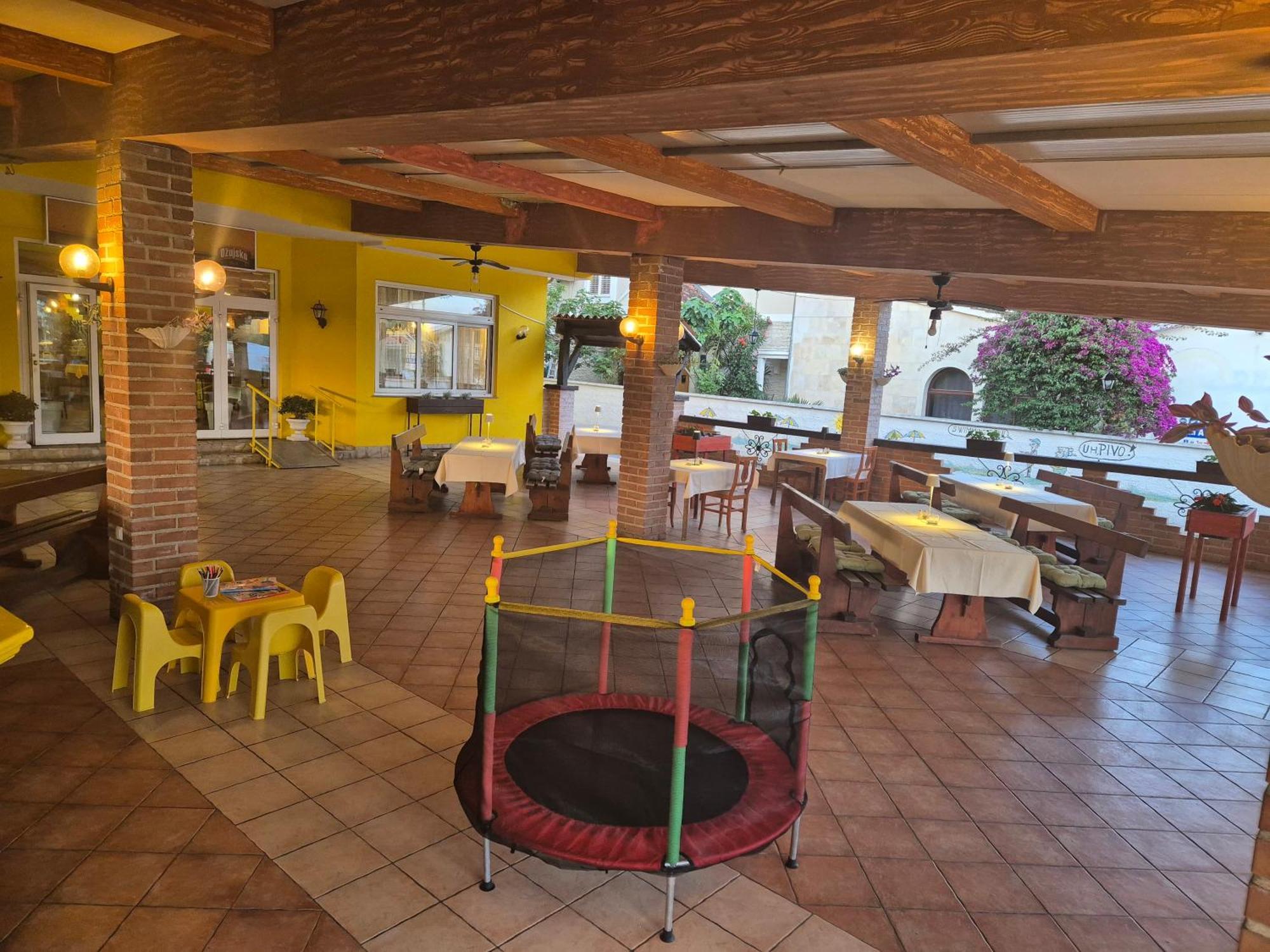Biergarten Medulin Buitenkant foto