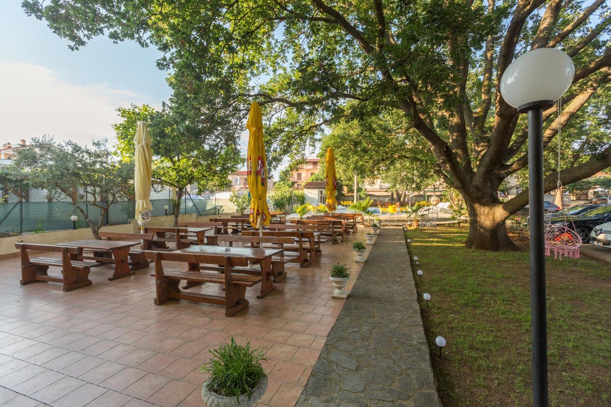 Biergarten Medulin Buitenkant foto